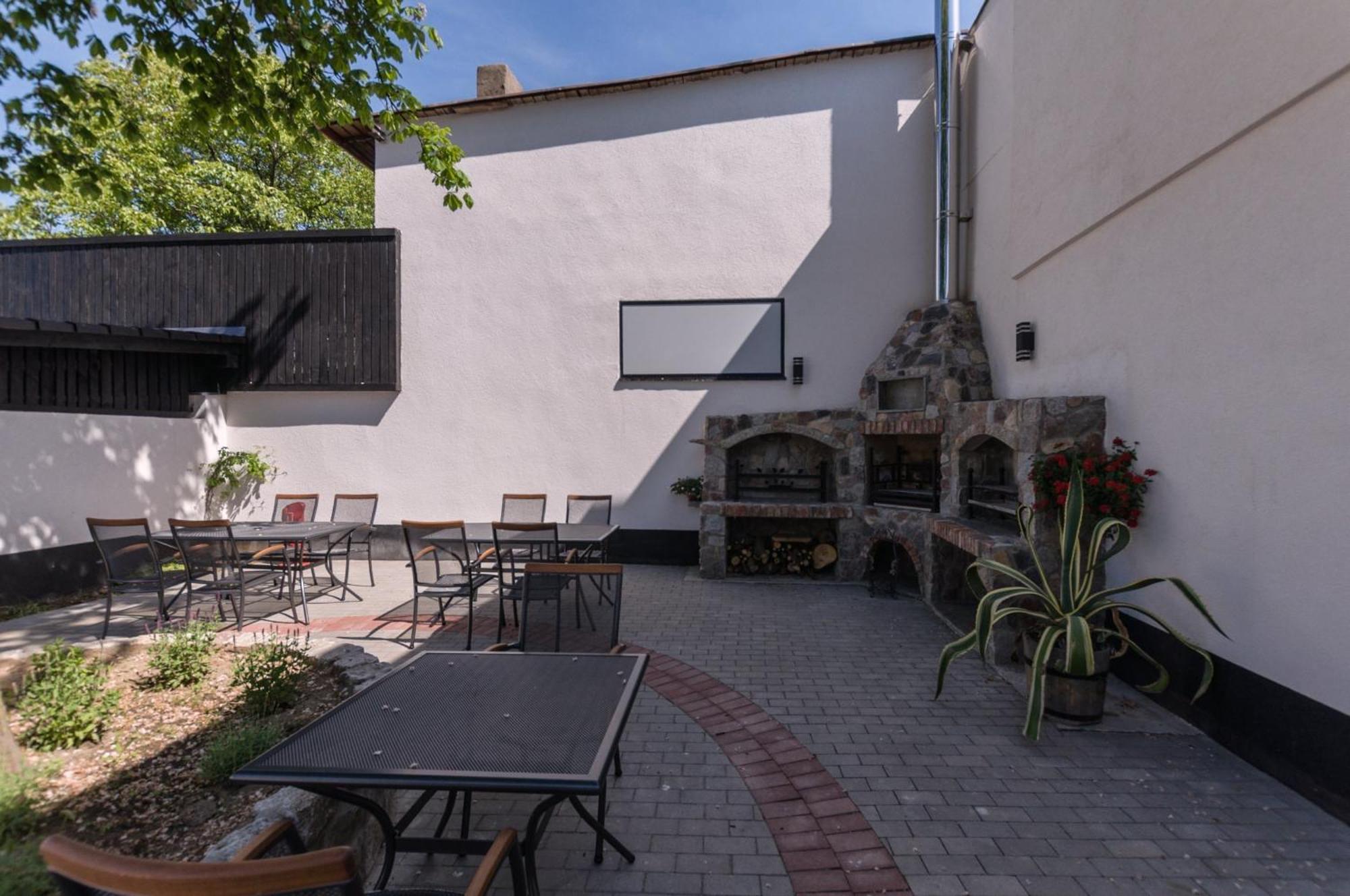 Gosciniec Kasztel U Gostla Otel Murowana Goślina Dış mekan fotoğraf