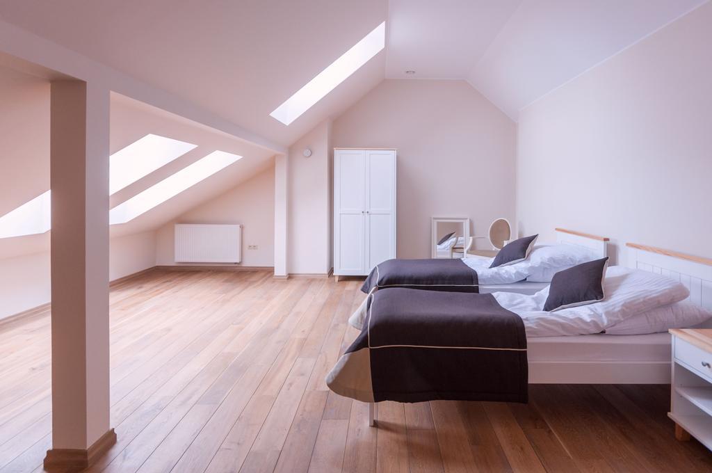 Gosciniec Kasztel U Gostla Otel Murowana Goślina Oda fotoğraf